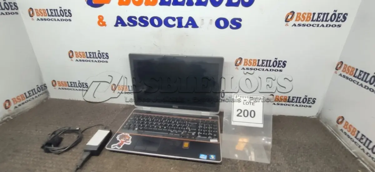 LOTE 200 - 01 NOTEBOOK MARCA DELL COM FONTE. (NO ESTADO) ATENÇÃO! FAZER A VISITAÇÃO ANTES DE ARREMATAR, NÃO SABEMOS SE FUNCIONA, LEILÃO NÃO TEM GARANTIA E NEM DEVOLUÇÃO, SUJEITO A POSSÍVEIS AVARIAS VISÍVEIS/OCULTAS E/OU AUSÊNCIA DE COMPONENTES.