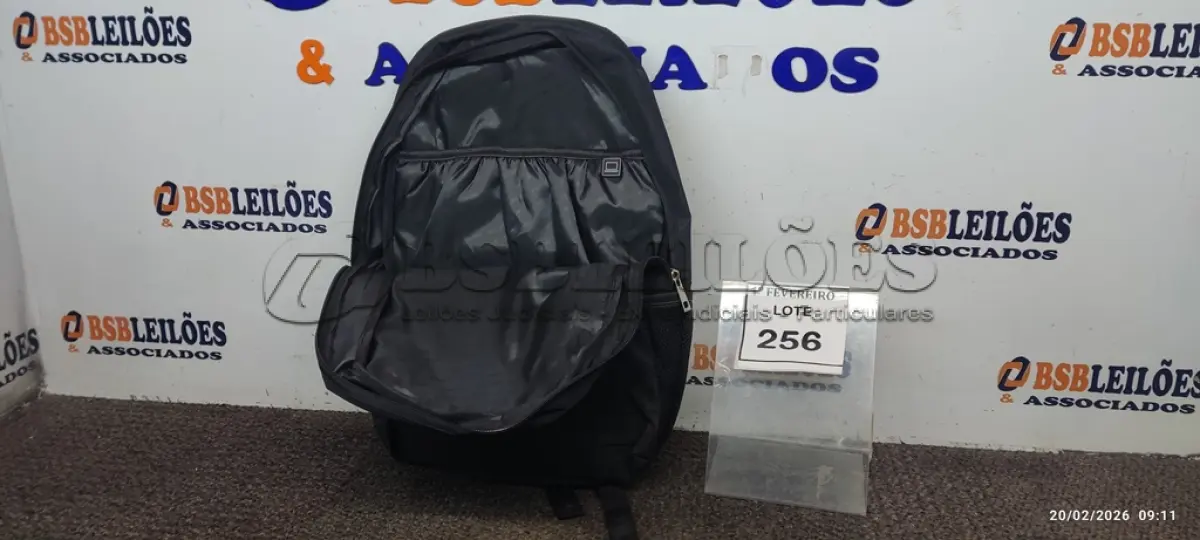 LOTE 256 - 01 MOCHILA NA COR PRETA DO BOTAFOGO DE FUTEBOL E REGATAS MARCA GOCASE. (NO ESTADO) ATENÇÃO! FAZER A VISITAÇÃO ANTES DE ARREMATAR, NÃO SABEMOS SE FUNCIONA, LEILÃO NÃO TEM GARANTIA E NEM DEVOLUÇÃO, SUJEITO A POSSÍVEIS AVARIAS VISÍVEIS/OCULTAS E/OU AUSÊNCIA DE COMPONENTES.