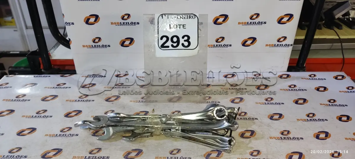 LOTE 293 - 01 LOTE COM VÁRIAS CHAVES TAMANHOS E MEDIDAS DIVERSAS MARCA BELZER. (NO ESTADO) ATENÇÃO! FAZER A VISITAÇÃO ANTES DE ARREMATAR, NÃO SABEMOS SE FUNCIONA, LEILÃO NÃO TEM GARANTIA E NEM DEVOLUÇÃO, SUJEITO A POSSÍVEIS AVARIAS VISÍVEIS/OCULTAS E/OU AUSÊNCIA DE COMPONENTES.
