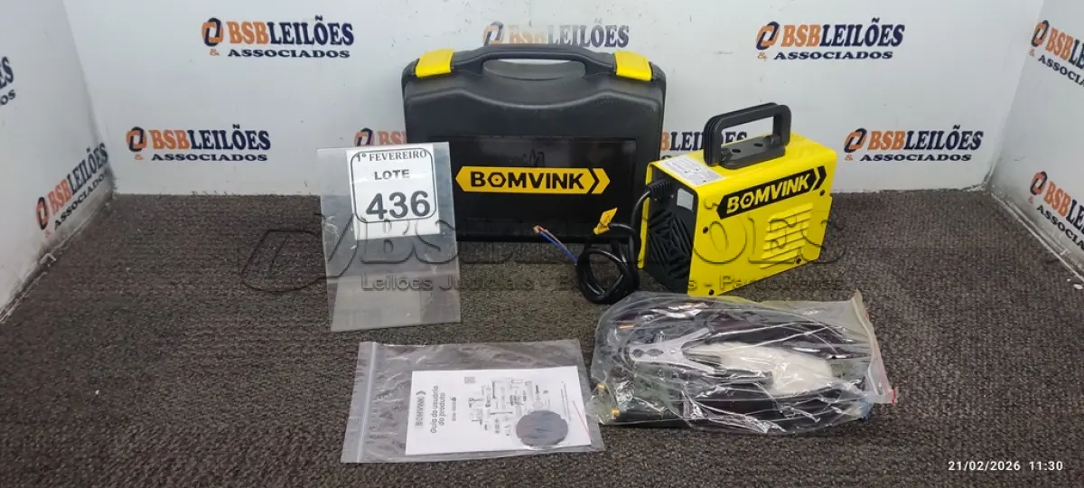LOTE 436 - 01 MAQUINA DE SOLDA 220V COM MALETA E ACESSÓRIOS MASCARA LUVAS ESCOVA ALICATE DE SOLDA E GRAMPO DE ATERRAMENTO ( PRODUTO NOVO). (NO ESTADO) ATENÇÃO! FAZER A VISITAÇÃO ANTES DE ARREMATAR, NÃO SABEMOS SE FUNCIONA, LEILÃO NÃO TEM GARANTIA E NEM DEVOLUÇÃO, SUJEITO A POSSÍVEIS AVARIAS VISÍVEIS/OCULTAS E/OU AUSÊNCIA DE COMPONENTES.