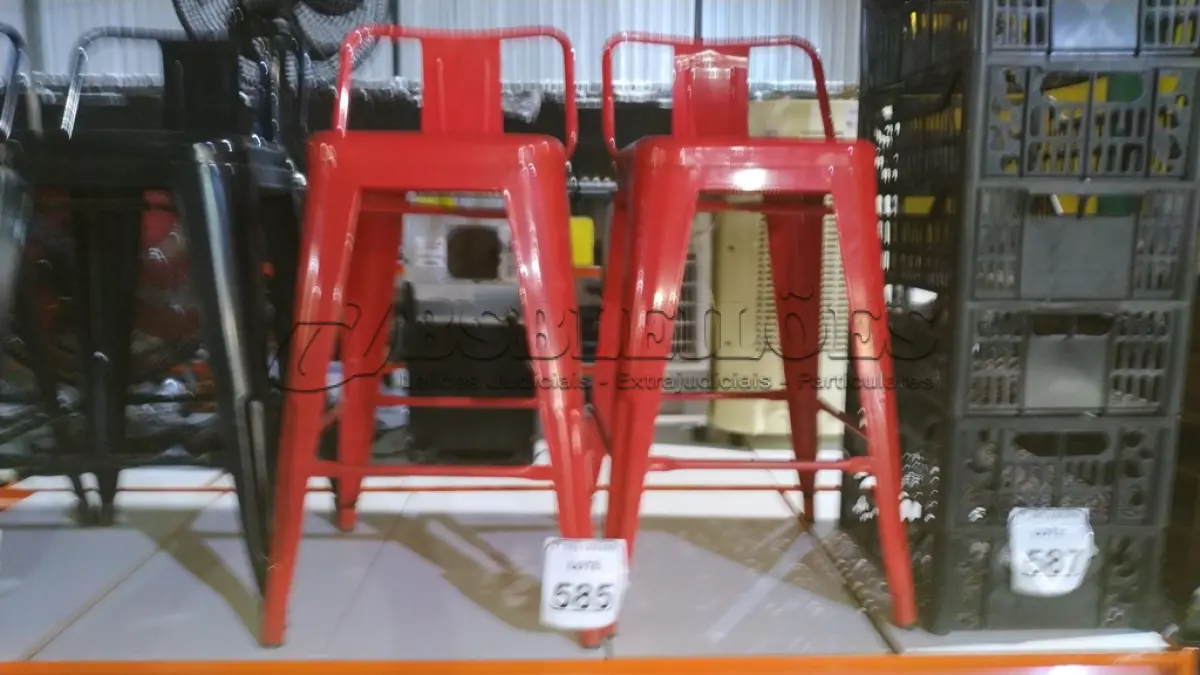 LOTE 585 - 02 BANQUETAS DE FERRO NA COR VERMELHO. (NO ESTADO) ATENÇÃO! FAZER A VISITAÇÃO ANTES DE ARREMATAR, NÃO SABEMOS SE FUNCIONA, LEILÃO NÃO TEM GARANTIA E NEM DEVOLUÇÃO, SUJEITO A POSSÍVEIS AVARIAS VISÍVEIS/OCULTAS E/OU AUSÊNCIA DE COMPONENTES.