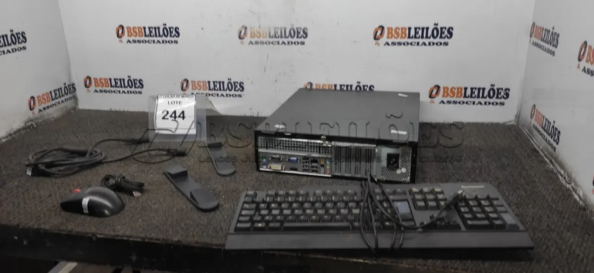 LOTE 244 - 01 CPU INFORWAY 4GB HD 500, 01 MOUSE, 01 TECLADO, 01BASE DE CPU, 01 CABO DE FORÇA. (NO ESTADO) ATENÇÃO! FAZER A VISITAÇÃO ANTES DE ARREMATAR, NÃO SABEMOS SE FUNCIONA. LEILÃO NÃO TEM GARANTIA E NEM DEVOLUÇÃO, SUJEITO A POSSÍVEIS AVARIAS VISÍVEIS/OCULTAS E/OU AUSÊNCIA DE COMPONENTES.