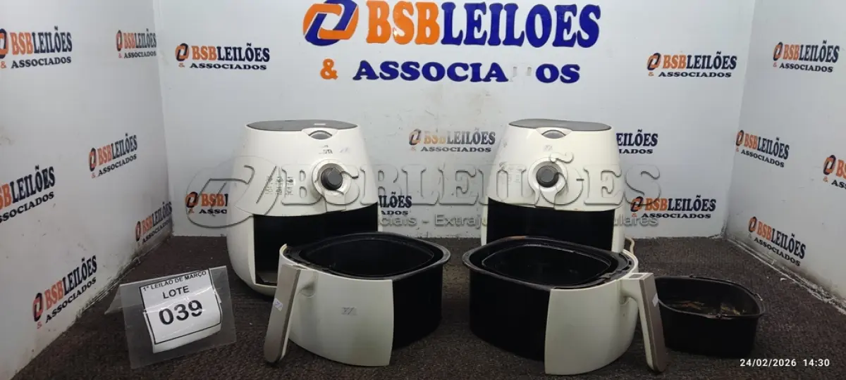 LOTE 039 - 02 AIR FRYER 220V. (NO ESTADO) ATENÇÃO! FAZER A VISITAÇÃO ANTES DE ARREMATAR, NÃO SABEMOS SE FUNCIONA, LEILÃO NÃO TEM GARANTIA E NEM DEVOLUÇÃO, SUJEITO A POSSÍVEIS AVARIAS VISÍVEIS/OCULTAS E/OU AUSÊNCIA DE COMPONENTES.