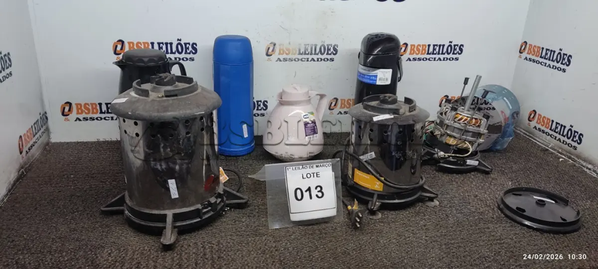 LOTE 013 - 03 BASES DE LIQUIDIFICADOR INDUSTRIAL E 04 GARRAFAS DE CAFÉ O  COM AVARIAS. (NO ESTADO) ATENÇÃO! FAZER A VISITAÇÃO ANTES DE ARREMATAR, NÃO SABEMOS SE FUNCIONA, LEILÃO NÃO TEM GARANTIA E NEM DEVOLUÇÃO, SUJEITO A POSSÍVEIS AVARIAS VISÍVEIS/OCULTAS E/OU AUSÊNCIA DE COMPONENTES.