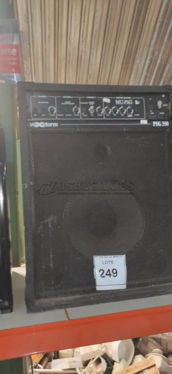 LOTE 249 - 01 CAIXA DE SOM AMPLIFICADORA MARCA VOXSTORM. (NO ESTADO) ATENÇÃO! FAZER A VISITAÇÃO ANTES DE ARREMATAR, NÃO SABEMOS SE FUNCIONA, LEILÃO NÃO TEM GARANTIA E NEM DEVOLUÇÃO, SUJEITO A POSSÍVEIS AVARIAS VISÍVEIS/OCULTAS E/OU AUSÊNCIA DE COMPONENTES.