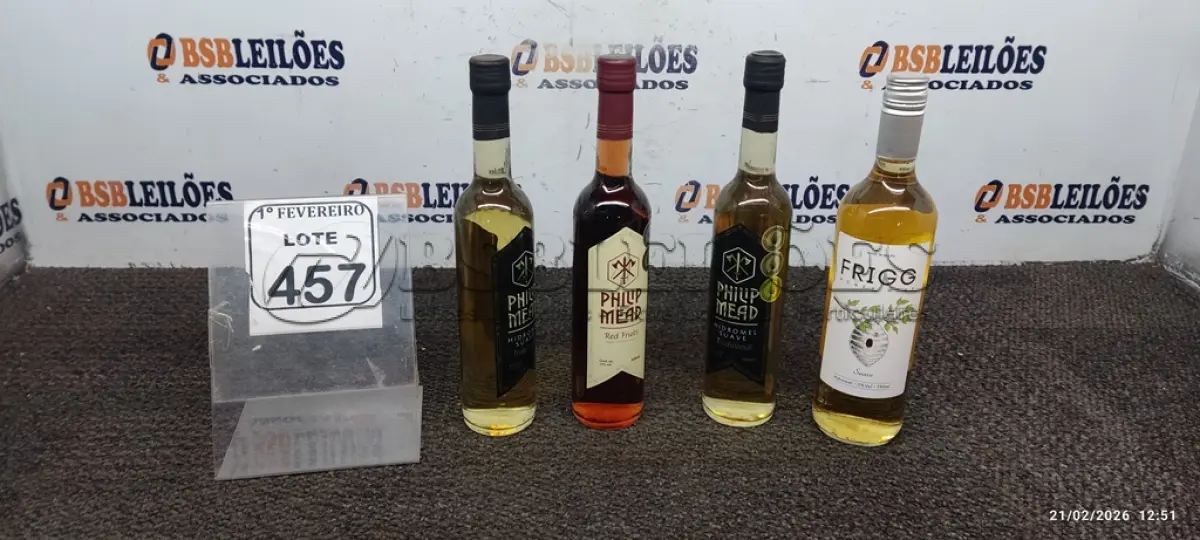 LOTE 457 - 04 GARRAFAS DE HIDROMEL SENDO 03 DE 500ML E 01 DE 750ML DE SABORES DIVERSOS MARCA PHILIP MEAD. (NO ESTADO) ATENÇÃO! FAZER A VISITAÇÃO ANTES DE ARREMATAR, NÃO SABEMOS SE FUNCIONA, LEILÃO NÃO TEM GARANTIA E NEM DEVOLUÇÃO, SUJEITO A POSSÍVEIS AVARIAS VISÍVEIS/OCULTAS E/OU AUSÊNCIA DE COMPONENTES.