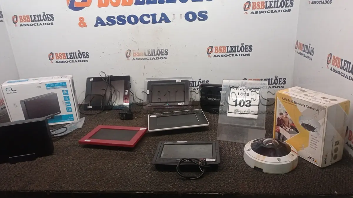 LOTE 103 - 04 PORTA-RETRATOS DIGITAL, 01 CÂMERA PANORÂMICA MARCA AXIS, 01CASE EXTERNO PARA DISCO RÍGIDO, 01 CASE PARA HD EXTERNO MARCA MULTILASER E 01 MONITOR COLORIDO PORTATIL DE 7’’ MARCA TFT. (NO ESTADO) ATENÇÃO! FAZER A VISITAÇÃO ANTES DE ARREMATAR, NÃO SABEMOS SE FUNCIONA, LEILÃO NÃO TEM GARANTIA E NEM DEVOLUÇÃO, SUJEITO A POSSÍVEIS AVARIAS VISÍVEIS/OCULTAS E/OU AUSÊNCIA DE COMPONENTES.