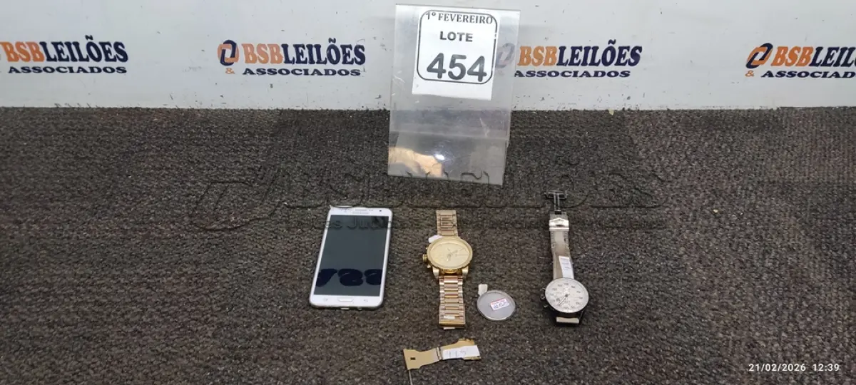 LOTE 454 - 01 CELULAR MODELO J7 MARCA SAMSUNG E 01 RELÓGIO TAG HAUER CALIBRE 16 E 01 RELÓGIO MODELO DZ-4268 MARAC DIESEL. (NO ESTADO) ATENÇÃO! FAZER A VISITAÇÃO ANTES DE ARREMATAR, NÃO SABEMOS SE FUNCIONA, LEILÃO NÃO TEM GARANTIA E NEM DEVOLUÇÃO, SUJEITO A POSSÍVEIS AVARIAS VISÍVEIS/OCULTAS E/OU AUSÊNCIA DE COMPONENTES.