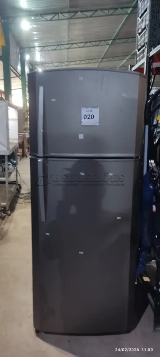 LOTE 020 - 01 GELADEIRA 220V MARCA BOSCH. (NO ESTADO) ATENÇÃO! FAZER A VISITAÇÃO ANTES DE ARREMATAR, NÃO SABEMOS SE FUNCIONA, LEILÃO NÃO TEM GARANTIA E NEM DEVOLUÇÃO, SUJEITO A POSSÍVEIS AVARIAS VISÍVEIS/OCULTAS E/OU AUSÊNCIA DE COMPONENTES.