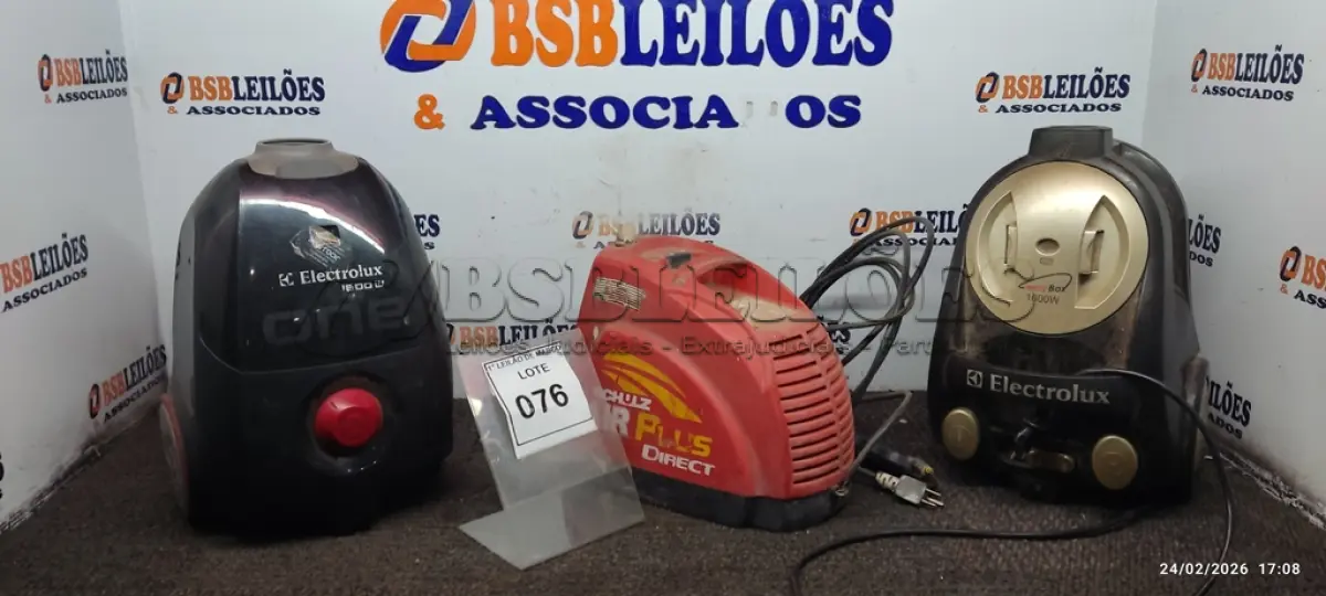 LOTE 076 - 01 COMPRESSOR DE AR PORTÁTIL MODELO AIR PLUS DIRECT MARCA SCHULZ E 02 ASPIRADORES DE PÓ INCOMPLETOS. (NO ESTADO) ATENÇÃO! FAZER A VISITAÇÃO ANTES DE ARREMATAR, NÃO SABEMOS SE FUNCIONA, LEILÃO NÃO TEM GARANTIA E NEM DEVOLUÇÃO, SUJEITO A POSSÍVEIS AVARIAS VISÍVEIS/OCULTAS E/OU AUSÊNCIA DE COMPONENTES.