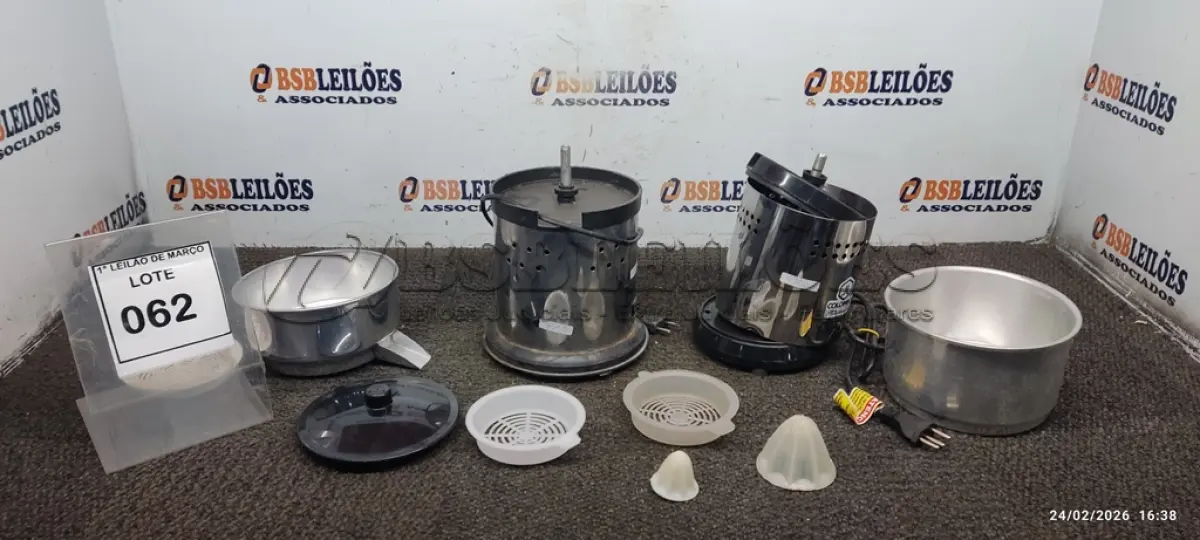 LOTE 062 - 02 ESPREMEDORES DE SUCO INDUSTRIAIS COM AVARIAS. (NO ESTADO) ATENÇÃO! FAZER A VISITAÇÃO ANTES DE ARREMATAR, NÃO SABEMOS SE FUNCIONA, LEILÃO NÃO TEM GARANTIA E NEM DEVOLUÇÃO, SUJEITO A POSSÍVEIS AVARIAS VISÍVEIS/OCULTAS E/OU AUSÊNCIA DE COMPONENTES.