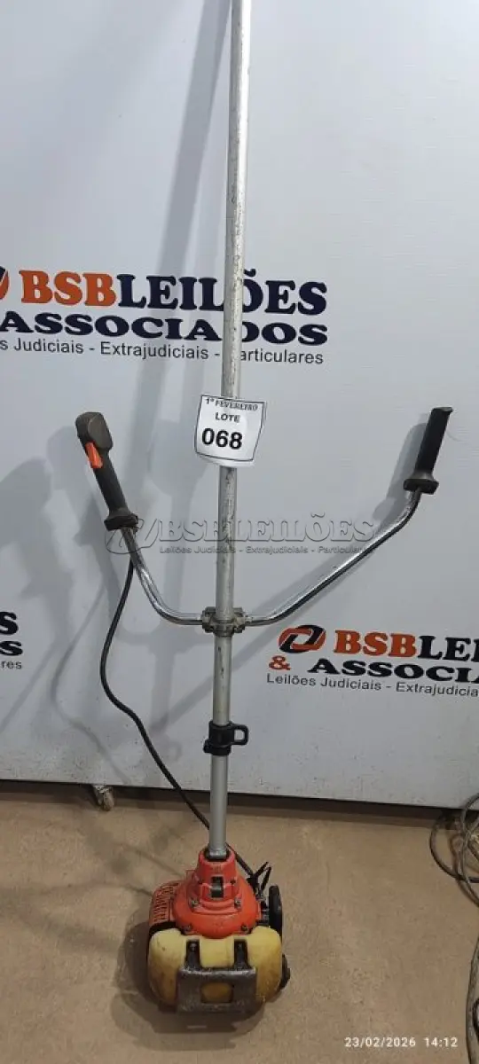 LOTE 068 - 01 ROÇADEIRA A GASOLINA MARCA HUSQVARNA INCOMPLETA. (NO ESTADO) ATENÇÃO! FAZER A VISITAÇÃO ANTES DE ARREMATAR, NÃO SABEMOS SE FUNCIONA, LEILÃO NÃO TEM GARANTIA E NEM DEVOLUÇÃO, SUJEITO A POSSÍVEIS AVARIAS VISÍVEIS/OCULTAS E/OU AUSÊNCIA DE COMPONENTES.