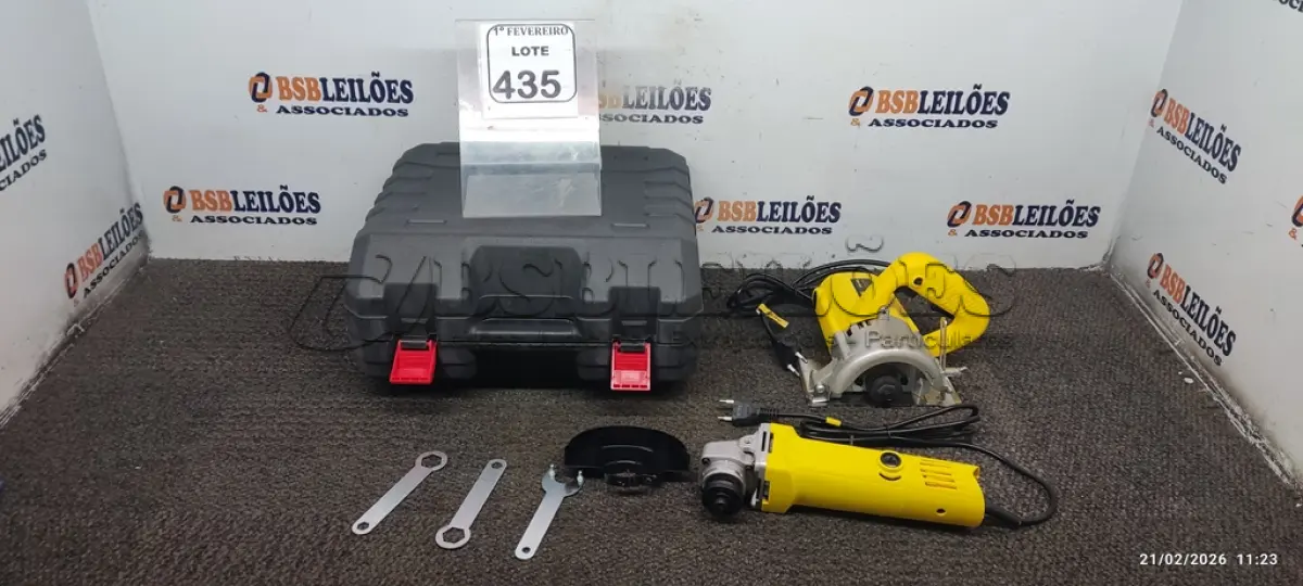 LOTE 435 - 01 KIT SERRA MÁRMORE E ESMERILHADEIRA COM MALETA 220V. (NO ESTADO) ATENÇÃO! FAZER A VISITAÇÃO ANTES DE ARREMATAR, NÃO SABEMOS SE FUNCIONA, LEILÃO NÃO TEM GARANTIA E NEM DEVOLUÇÃO, SUJEITO A POSSÍVEIS AVARIAS VISÍVEIS/OCULTAS E/OU AUSÊNCIA DE COMPONENTES.