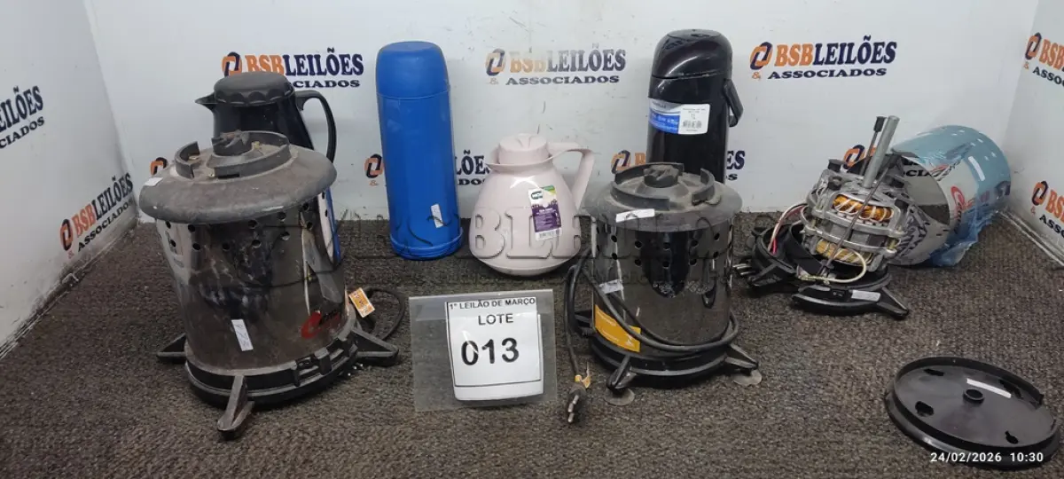 LOTE 013 - 03 BASES DE LIQUIDIFICADOR INDUSTRIAL E 04 GARRAFAS DE CAFÉ O  COM AVARIAS. (NO ESTADO) ATENÇÃO! FAZER A VISITAÇÃO ANTES DE ARREMATAR, NÃO SABEMOS SE FUNCIONA, LEILÃO NÃO TEM GARANTIA E NEM DEVOLUÇÃO, SUJEITO A POSSÍVEIS AVARIAS VISÍVEIS/OCULTAS E/OU AUSÊNCIA DE COMPONENTES.