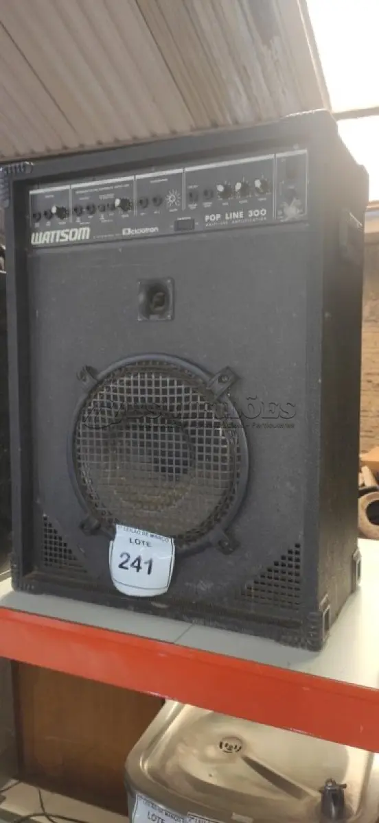 LOTE 241 - 01 CAIXA DE SOM AMPLIFICADA MARCA CICLOTRON. (NO ESTADO) ATENÇÃO! FAZER A VISITAÇÃO ANTES DE ARREMATAR, NÃO SABEMOS SE FUNCIONA, LEILÃO NÃO TEM GARANTIA E NEM DEVOLUÇÃO, SUJEITO A POSSÍVEIS AVARIAS VISÍVEIS/OCULTAS E/OU AUSÊNCIA DE COMPONENTES.