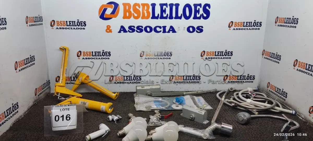 LOTE 016 - 03 PISTOLAS DE SILICONE, VÁRIAS LÂMPADAS, 04 TORNEIRAS, 01 DUCHA HIGIÊNICA E 01 MOLA DE HIDRÁULICA. (NO ESTADO) ATENÇÃO! FAZER A VISITAÇÃO ANTES DE ARREMATAR, NÃO SABEMOS SE FUNCIONA, LEILÃO NÃO TEM GARANTIA E NEM DEVOLUÇÃO, SUJEITO A POSSÍVEIS AVARIAS VISÍVEIS/OCULTAS E/OU AUSÊNCIA DE COMPONENTES.