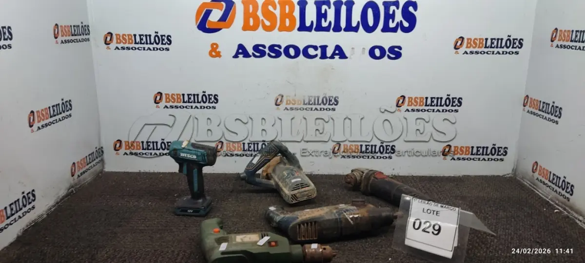 LOTE 029 - 02 FURADEIRAS, 01 LIXADEIRA, 01 SERRA MÁRMORE 01 PARAFUSADEIRA A BATERIA (INCOMPLETAS). (NO ESTADO) ATENÇÃO! FAZER A VISITAÇÃO ANTES DE ARREMATAR, NÃO SABEMOS SE FUNCIONA, LEILÃO NÃO TEM GARANTIA E NEM DEVOLUÇÃO, SUJEITO A POSSÍVEIS AVARIAS VISÍVEIS/OCULTAS E/OU AUSÊNCIA DE COMPONENTES.