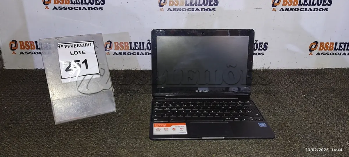 LOTE 251 - 01 NOTEBOOK 16GB MEMÓRIA 2GB LINHA CONNECT MARCA SAMSUNG SEM FONTE. (NO ESTADO) ATENÇÃO! TELA DE 11.6’’ FAZER A VISITAÇÃO ANTES DE ARREMATAR, NÃO SABEMOS SE FUNCIONA, LEILÃO NÃO TEM GARANTIA E NEM DEVOLUÇÃO, SUJEITO A POSSÍVEIS AVARIAS VISÍVEIS/OCULTAS E/OU AUSÊNCIA DE COMPONENTES.