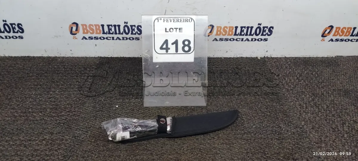 LOTE 418 - 01 FACA COM CABEÇA DE ÁGUIA DO CABO   EM AÇO INOXIDÁVEL COM CABO DE MADEIRA E BAINHA NYLON. (NO ESTADO) ATENÇÃO! FAZER A VISITAÇÃO ANTES DE ARREMATAR, NÃO SABEMOS SE FUNCIONA, LEILÃO NÃO TEM GARANTIA E NEM DEVOLUÇÃO, SUJEITO A POSSÍVEIS AVARIAS VISÍVEIS/OCULTAS E/OU AUSÊNCIA DE COMPONENTES.