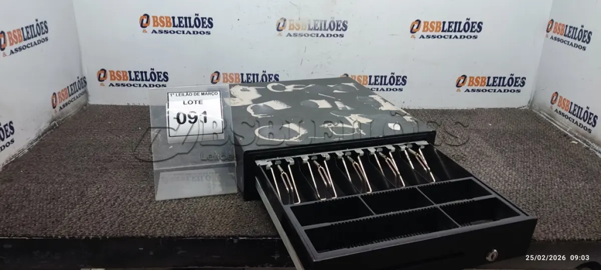 LOTE 091 - 01 GAVETA DE DINHEIRO. (NO ESTADO) ATENÇÃO! FAZER A VISITAÇÃO ANTES DE ARREMATAR, NÃO SABEMOS SE FUNCIONA, LEILÃO NÃO TEM GARANTIA E NEM DEVOLUÇÃO, SUJEITO A POSSÍVEIS AVARIAS VISÍVEIS/OCULTAS E/OU AUSÊNCIA DE COMPONENTES.