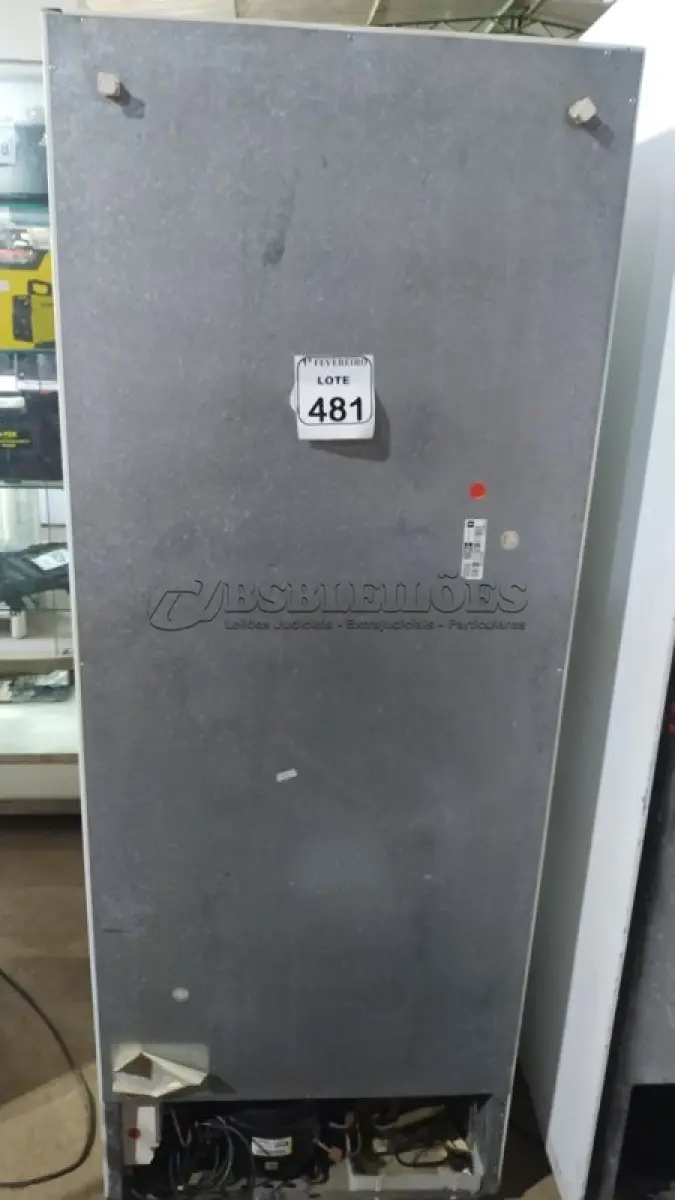 LOTE 481 - 01 GELADEIRA 220V MARCA ELECTROLUX. (NO ESTADO) ATENÇÃO! FAZER A VISITAÇÃO ANTES DE ARREMATAR, NÃO SABEMOS SE FUNCIONA, LEILÃO NÃO TEM GARANTIA E NEM DEVOLUÇÃO, SUJEITO A POSSÍVEIS AVARIAS VISÍVEIS/OCULTAS E/OU AUSÊNCIA DE COMPONENTES.