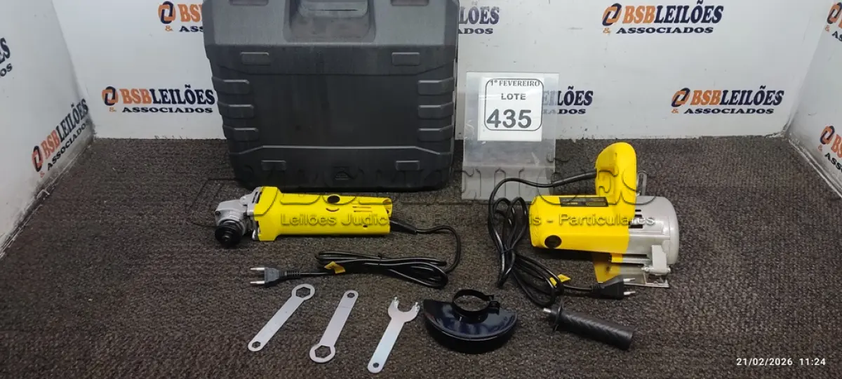LOTE 435 - 01 KIT SERRA MÁRMORE E ESMERILHADEIRA COM MALETA 220V. (NO ESTADO) ATENÇÃO! FAZER A VISITAÇÃO ANTES DE ARREMATAR, NÃO SABEMOS SE FUNCIONA, LEILÃO NÃO TEM GARANTIA E NEM DEVOLUÇÃO, SUJEITO A POSSÍVEIS AVARIAS VISÍVEIS/OCULTAS E/OU AUSÊNCIA DE COMPONENTES.