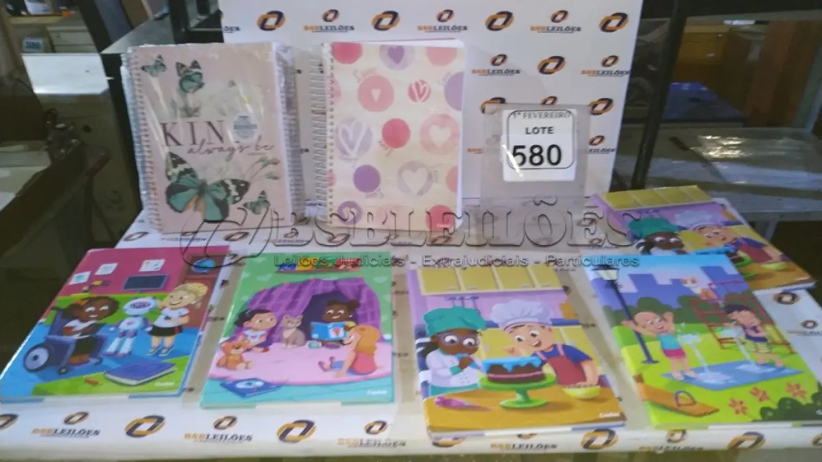 LOTE 580 - 08 CADERNOS ESCOLARES. (NO ESTADO) ATENÇÃO! FAZER A VISITAÇÃO ANTES DE ARREMATAR, NÃO SABEMOS SE FUNCIONA, LEILÃO NÃO TEM GARANTIA E NEM DEVOLUÇÃO, SUJEITO A POSSÍVEIS AVARIAS VISÍVEIS/OCULTAS E/OU AUSÊNCIA DE COMPONENTES.