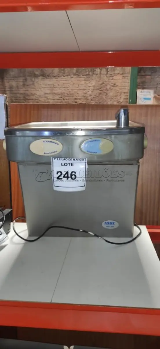 LOTE 246 - 01 BEBEDOURO DE PAREDE EM INOX MARA IBBL. (NO ESTADO) ATENÇÃO! FAZER A VISITAÇÃO ANTES DE ARREMATAR, NÃO SABEMOS SE FUNCIONA. LEILÃO NÃO TEM GARANTIA E NEM DEVOLUÇÃO, SUJEITO A POSSÍVEIS AVARIAS VISÍVEIS/OCULTAS E/OU AUSÊNCIA DE COMPONENTES.