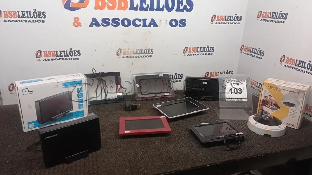 LOTE 103 - 04 PORTA-RETRATOS DIGITAL, 01 CÂMERA PANORÂMICA MARCA AXIS, 01CASE EXTERNO PARA DISCO RÍGIDO, 01 CASE PARA HD EXTERNO MARCA MULTILASER E 01 MONITOR COLORIDO PORTATIL DE 7’’ MARCA TFT. (NO ESTADO) ATENÇÃO! FAZER A VISITAÇÃO ANTES DE ARREMATAR, NÃO SABEMOS SE FUNCIONA, LEILÃO NÃO TEM GARANTIA E NEM DEVOLUÇÃO, SUJEITO A POSSÍVEIS AVARIAS VISÍVEIS/OCULTAS E/OU AUSÊNCIA DE COMPONENTES.