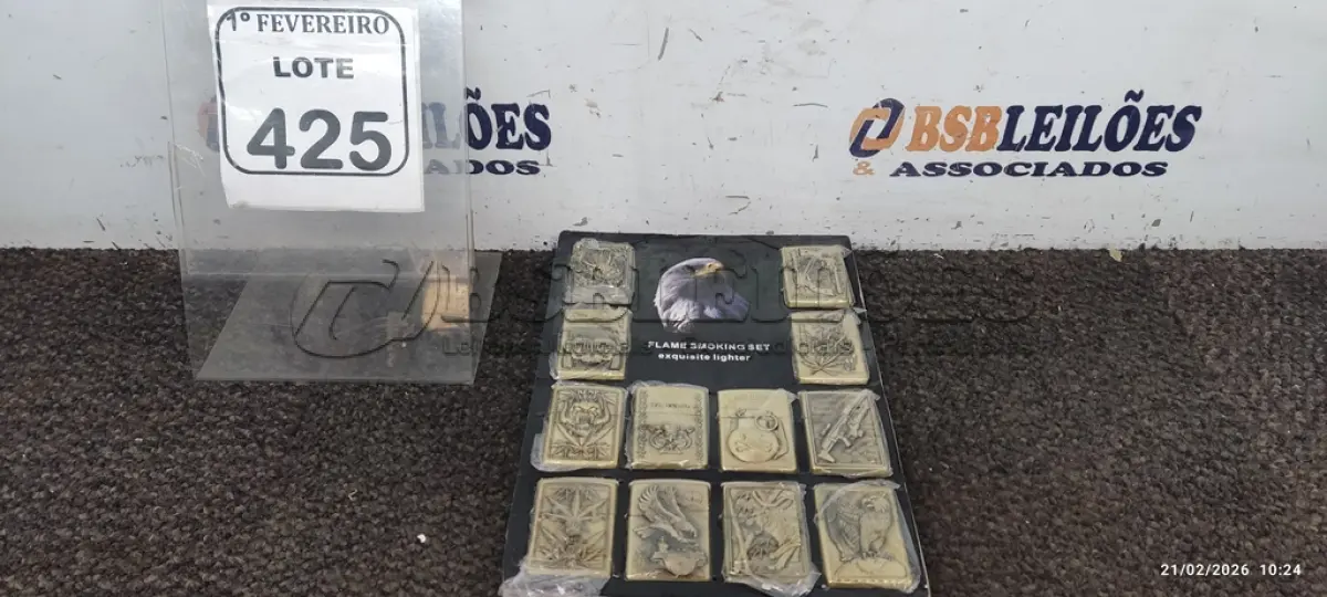 LOTE 425 - 01 KIT COM 12 ISQUEIROS TIPO ZIPPO PERSONALIZADOS ( PRODUTO NOVO). (NO ESTADO) ATENÇÃO! FAZER A VISITAÇÃO ANTES DE ARREMATAR, NÃO SABEMOS SE FUNCIONA, LEILÃO NÃO TEM GARANTIA E NEM DEVOLUÇÃO, SUJEITO A POSSÍVEIS AVARIAS VISÍVEIS/OCULTAS E/OU AUSÊNCIA DE COMPONENTES.