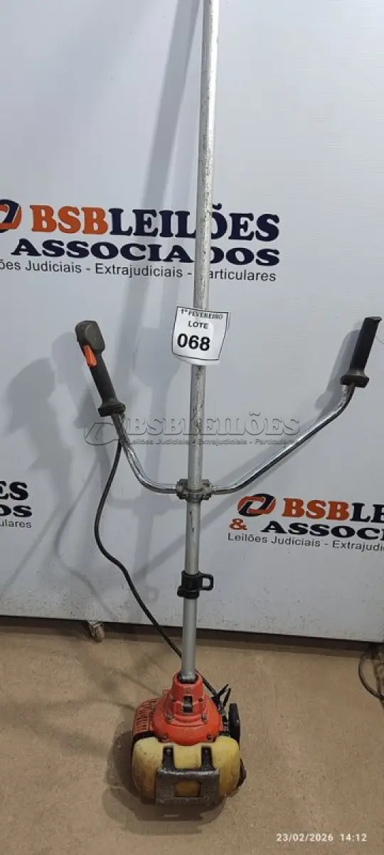 LOTE 068 - 01 ROÇADEIRA A GASOLINA MARCA HUSQVARNA INCOMPLETA. (NO ESTADO) ATENÇÃO! FAZER A VISITAÇÃO ANTES DE ARREMATAR, NÃO SABEMOS SE FUNCIONA, LEILÃO NÃO TEM GARANTIA E NEM DEVOLUÇÃO, SUJEITO A POSSÍVEIS AVARIAS VISÍVEIS/OCULTAS E/OU AUSÊNCIA DE COMPONENTES.