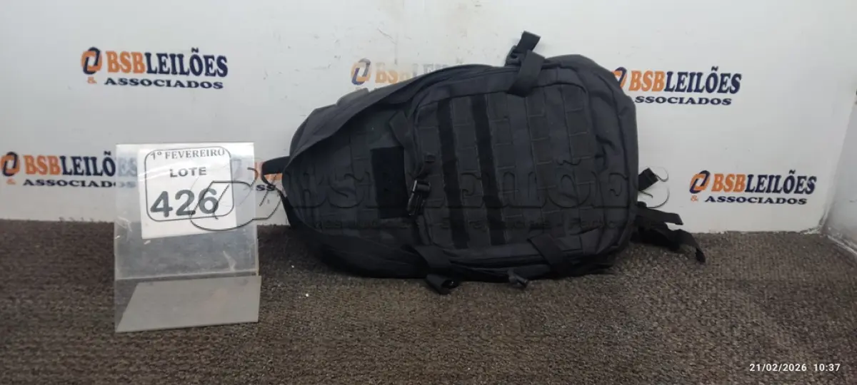 LOTE 426 - 01 MOCHILA NA COR PRETA. (NO ESTADO) ATENÇÃO! FAZER A VISITAÇÃO ANTES DE ARREMATAR, NÃO SABEMOS SE FUNCIONA, LEILÃO NÃO TEM GARANTIA E NEM DEVOLUÇÃO, SUJEITO A POSSÍVEIS AVARIAS VISÍVEIS/OCULTAS E/OU AUSÊNCIA DE COMPONENTES.
