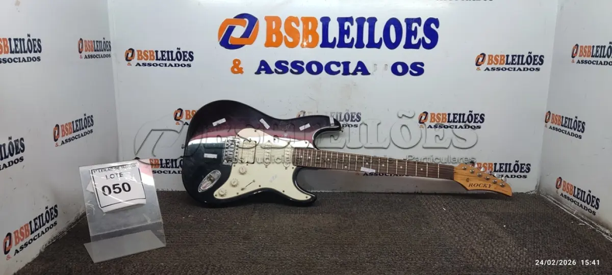 LOTE 050 - 01 GUITARRA ELÉTRICA MARCA CONDOR. (NO ESTADO) ATENÇÃO! FAZER A VISITAÇÃO ANTES DE ARREMATAR, NÃO SABEMOS SE FUNCIONA, LEILÃO NÃO TEM GARANTIA E NEM DEVOLUÇÃO, SUJEITO A POSSÍVEIS AVARIAS VISÍVEIS/OCULTAS E/OU AUSÊNCIA DE COMPONENTES.
