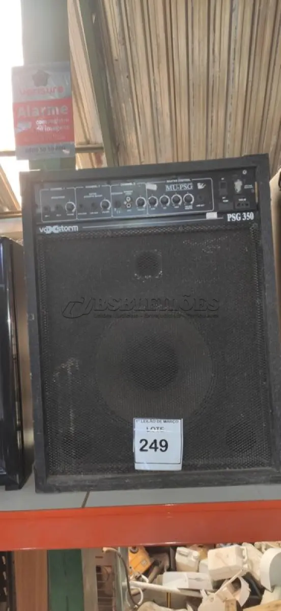 LOTE 249 - 01 CAIXA DE SOM AMPLIFICADORA MARCA VOXSTORM. (NO ESTADO) ATENÇÃO! FAZER A VISITAÇÃO ANTES DE ARREMATAR, NÃO SABEMOS SE FUNCIONA, LEILÃO NÃO TEM GARANTIA E NEM DEVOLUÇÃO, SUJEITO A POSSÍVEIS AVARIAS VISÍVEIS/OCULTAS E/OU AUSÊNCIA DE COMPONENTES.