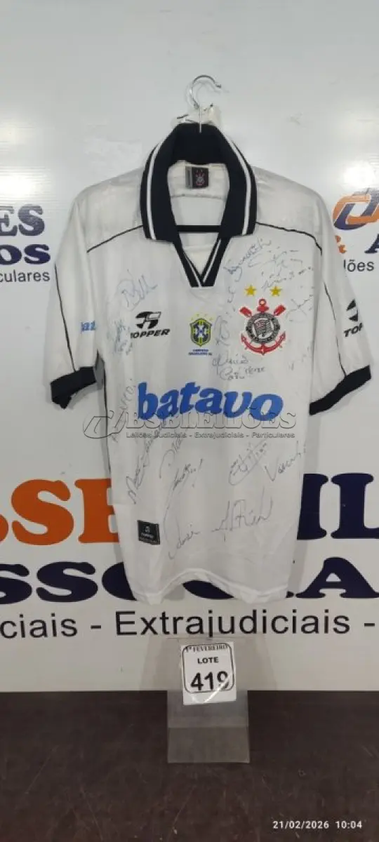 LOTE 419 - 01 CAMISA AUTOGRAFADA DO SPORT CLUB CORINTHIANS PAULISTA. (NO ESTADO) ATENÇÃO! FAZER A VISITAÇÃO ANTES DE ARREMATAR, NÃO SABEMOS SE FUNCIONA, LEILÃO NÃO TEM GARANTIA E NEM DEVOLUÇÃO, SUJEITO A POSSÍVEIS AVARIAS VISÍVEIS/OCULTAS E/OU AUSÊNCIA DE COMPONENTES.