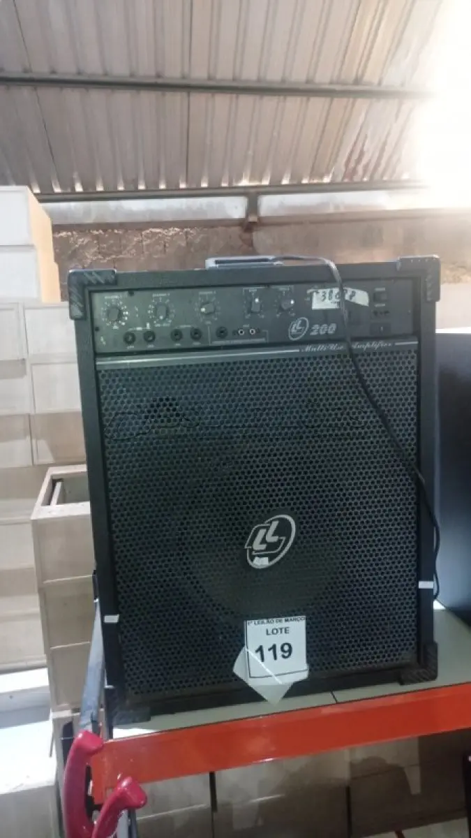 LOTE 119 - 01 CAIXA DE SOM AMPLIFICADORA MARCA LL. (NO ESTADO) ATENÇÃO! FAZER A VISITAÇÃO ANTES DE ARREMATAR, NÃO SABEMOS SE FUNCIONA, LEILÃO NÃO TEM GARANTIA E NEM DEVOLUÇÃO, SUJEITO A POSSÍVEIS AVARIAS VISÍVEIS/OCULTAS E/OU AUSÊNCIA DE COMPONENTES.