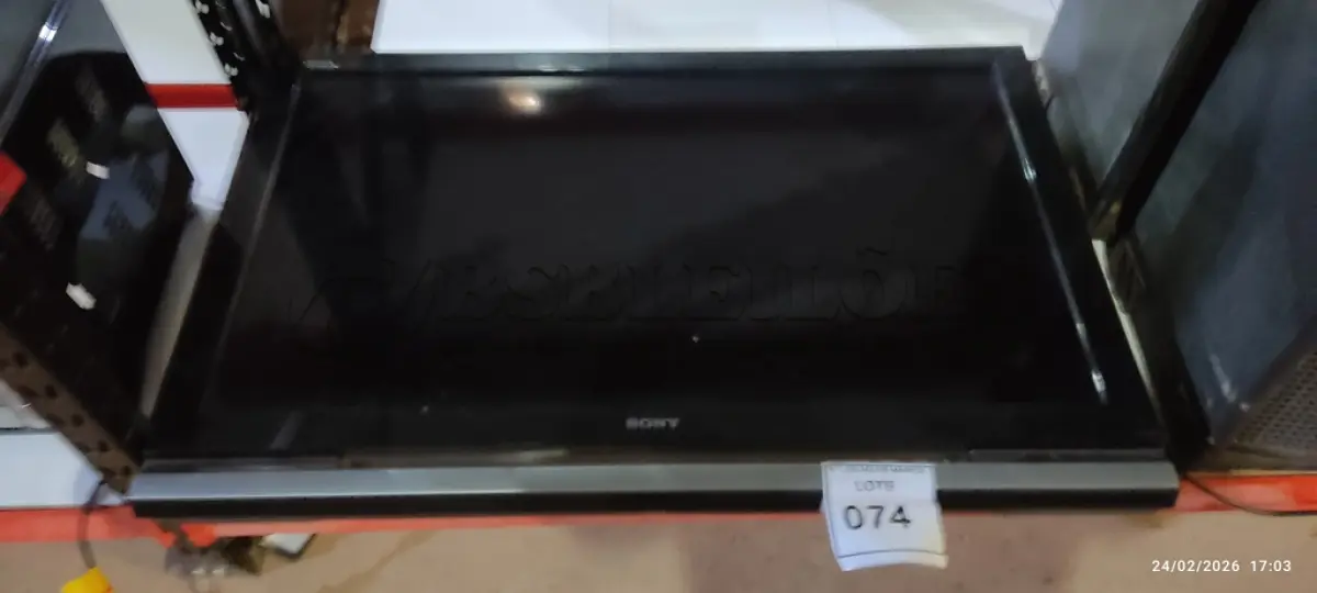 LOTE 074 - 01 TV 40’’ LCD MARCA SONY. (NO ESTADO) ATENÇÃO! FAZER A VISITAÇÃO ANTES DE ARREMATAR, NÃO SABEMOS SE FUNCIONA, LEILÃO NÃO TEM GARANTIA E NEM DEVOLUÇÃO, SUJEITO A POSSÍVEIS AVARIAS VISÍVEIS/OCULTAS E/OU AUSÊNCIA DE COMPONENTES.