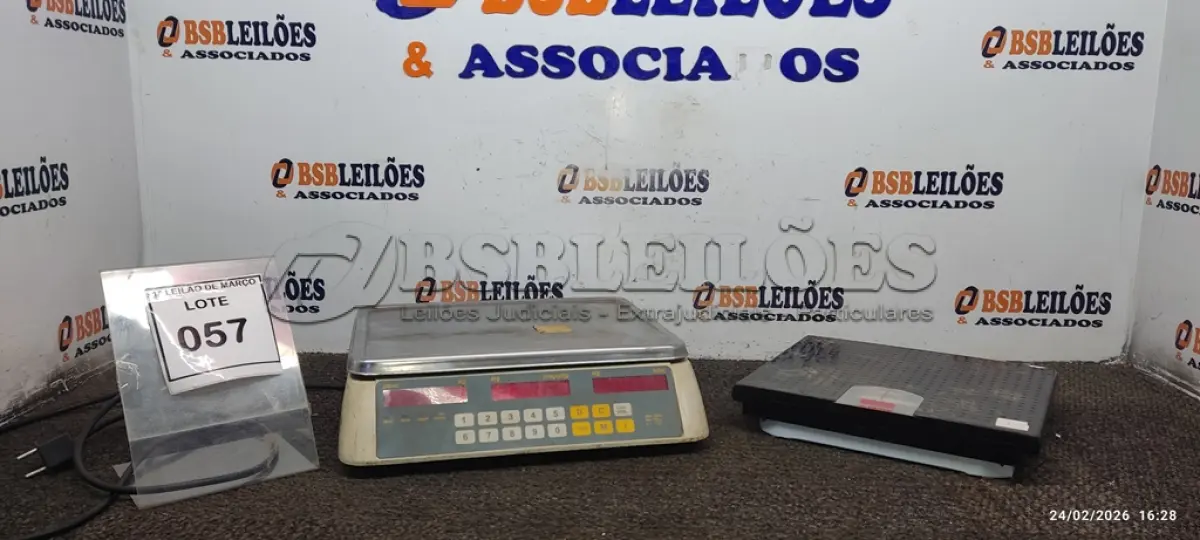 LOTE 057 - 01 BALANÇA COMERCIAL E 01 BALANÇA CORPORAL. (NO ESTADO) ATENÇÃO! FAZER A VISITAÇÃO ANTES DE ARREMATAR, NÃO SABEMOS SE FUNCIONA, LEILÃO NÃO TEM GARANTIA E NEM DEVOLUÇÃO, SUJEITO A POSSÍVEIS AVARIAS VISÍVEIS/OCULTAS E/OU AUSÊNCIA DE COMPONENTES.