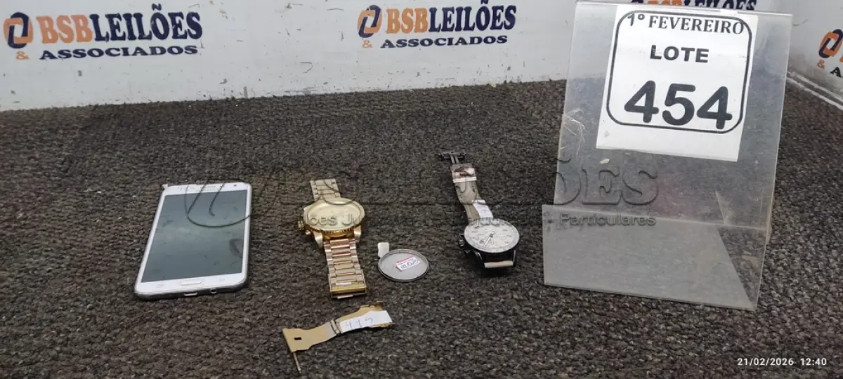 LOTE 454 - 01 CELULAR MODELO J7 MARCA SAMSUNG E 01 RELÓGIO TAG HAUER CALIBRE 16 E 01 RELÓGIO MODELO DZ-4268 MARAC DIESEL. (NO ESTADO) ATENÇÃO! FAZER A VISITAÇÃO ANTES DE ARREMATAR, NÃO SABEMOS SE FUNCIONA, LEILÃO NÃO TEM GARANTIA E NEM DEVOLUÇÃO, SUJEITO A POSSÍVEIS AVARIAS VISÍVEIS/OCULTAS E/OU AUSÊNCIA DE COMPONENTES.