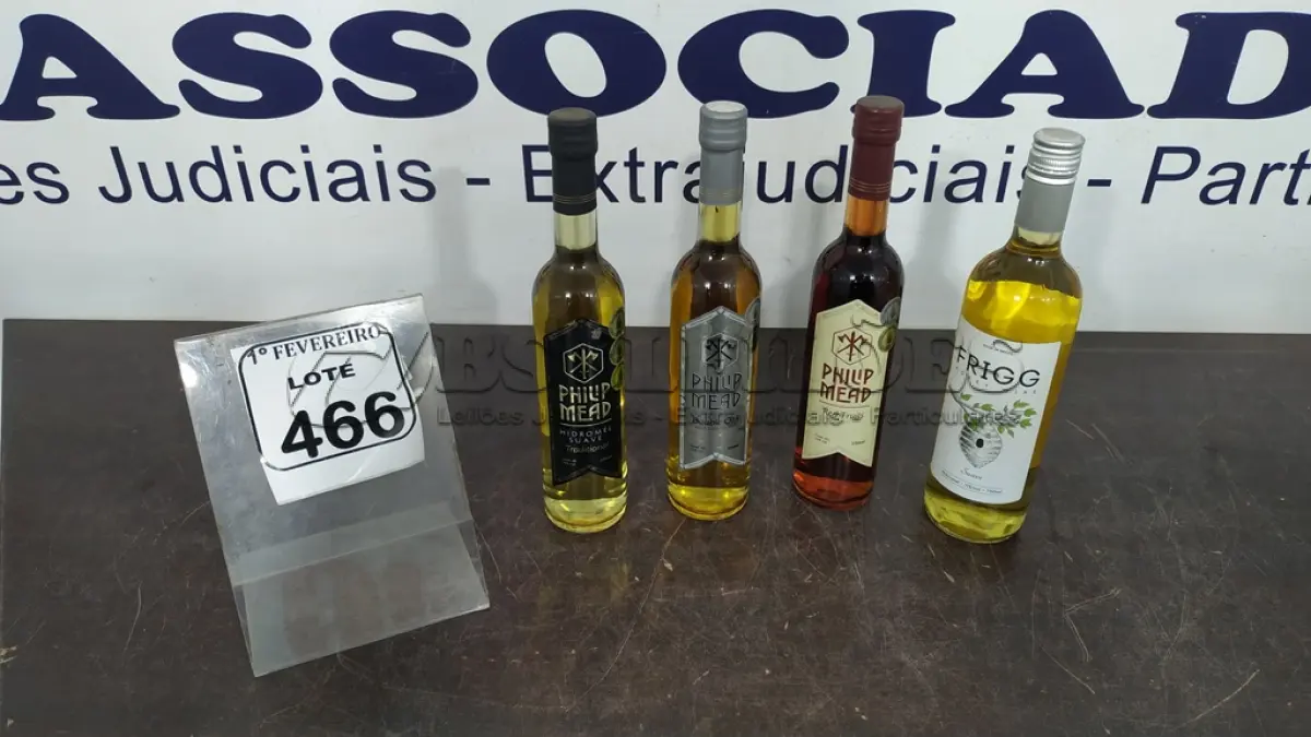 LOTE 466 - 04 GARRAFAS DE HIDROMEL SENDO 03 DE 500ML E 01 DE 750ML DE SABORES DIVERSOS MARCA PHILIP MEAD. (NO ESTADO) ATENÇÃO! FAZER A VISITAÇÃO ANTES DE ARREMATAR, NÃO SABEMOS SE FUNCIONA, LEILÃO NÃO TEM GARANTIA E NEM DEVOLUÇÃO, SUJEITO A POSSÍVEIS AVARIAS VISÍVEIS/OCULTAS E/OU AUSÊNCIA DE COMPONENTES.