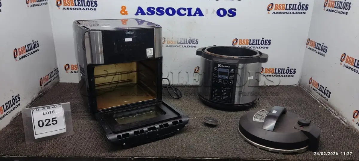 LOTE 025 - 01 AIR FRYER MODELO OVEN PFR2200P 1800W MARCA PHILCO 220V 01 PANELA DE PRESSÃO ELÉTRICA 220V MARCA ELECTROLUX (INCOMPLETAS). (NO ESTADO) ATENÇÃO! FAZER A VISITAÇÃO ANTES DE ARREMATAR, NÃO SABEMOS SE FUNCIONA, LEILÃO NÃO TEM GARANTIA E NEM DEVOLUÇÃO, SUJEITO A POSSÍVEIS AVARIAS VISÍVEIS/OCULTAS E/OU AUSÊNCIA DE COMPONENTES.