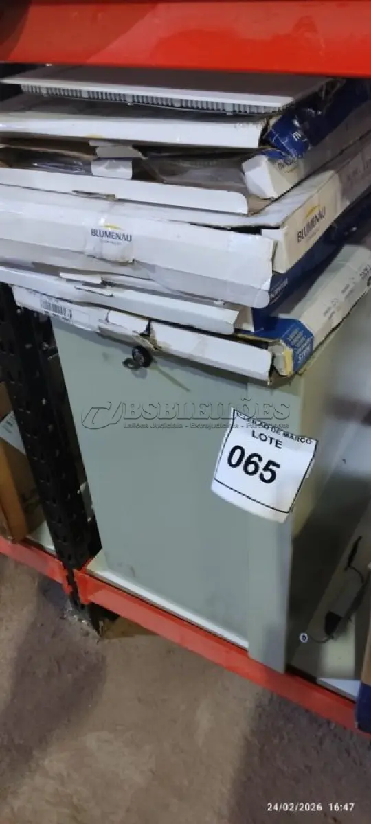 LOTE 065 - 07 PAINÉIS LED DE EMBUTIR MARCA BLUMENAU E 01 CAIXA RACK ORGANIZADORA DE CABOS. (NO ESTADO) ATENÇÃO! FAZER A VISITAÇÃO ANTES DE ARREMATAR, NÃO SABEMOS SE FUNCIONA, LEILÃO NÃO TEM GARANTIA E NEM DEVOLUÇÃO, SUJEITO A POSSÍVEIS AVARIAS VISÍVEIS/OCULTAS E/OU AUSÊNCIA DE COMPONENTES.