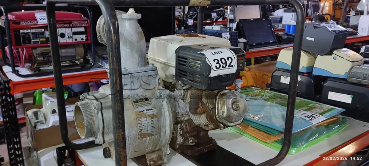 LOTE 392 - 01 MOTOBOMBA INCOMPLETA MODELO B 4T-700L. (NO ESTADO) ATENÇÃO! FAZER A VISITAÇÃO ANTES DE ARREMATAR, NÃO SABEMOS SE FUNCIONA, LEILÃO NÃO TEM GARANTIA E NEM DEVOLUÇÃO, SUJEITO A POSSÍVEIS AVARIAS VISÍVEIS/OCULTAS E/OU AUSÊNCIA DE COMPONENTES.
