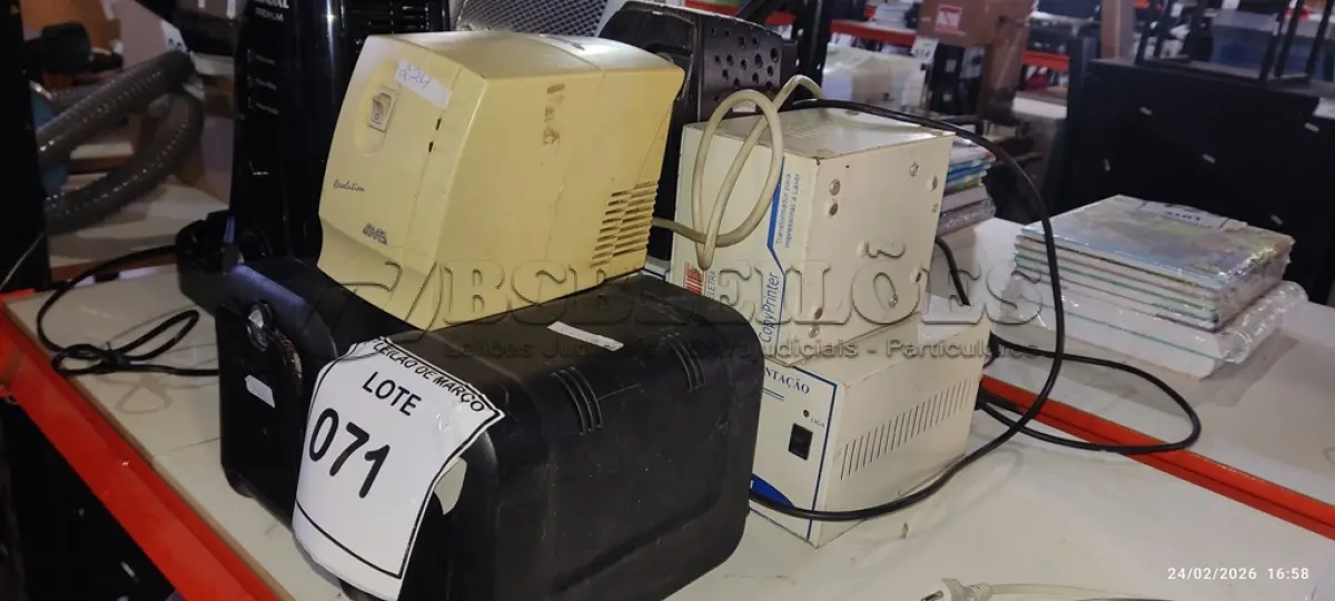 LOTE 071 - 03 TRANSFORMADORES E 04 ESTABILIZADORES DE MARCAS E MODELOS DIVERSOS. (NO ESTADO) ATENÇÃO! FAZER A VISITAÇÃO ANTES DE ARREMATAR, NÃO SABEMOS SE FUNCIONA, LEILÃO NÃO TEM GARANTIA E NEM DEVOLUÇÃO, SUJEITO A POSSÍVEIS AVARIAS VISÍVEIS/OCULTAS E/OU AUSÊNCIA DE COMPONENTES.