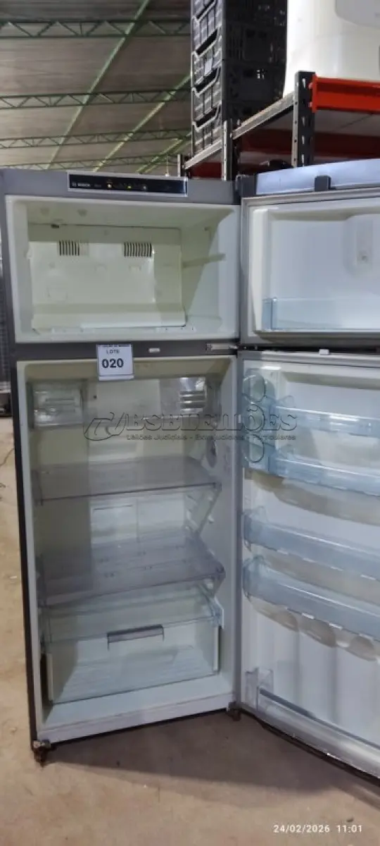 LOTE 020 - 01 GELADEIRA 220V MARCA BOSCH. (NO ESTADO) ATENÇÃO! FAZER A VISITAÇÃO ANTES DE ARREMATAR, NÃO SABEMOS SE FUNCIONA, LEILÃO NÃO TEM GARANTIA E NEM DEVOLUÇÃO, SUJEITO A POSSÍVEIS AVARIAS VISÍVEIS/OCULTAS E/OU AUSÊNCIA DE COMPONENTES.