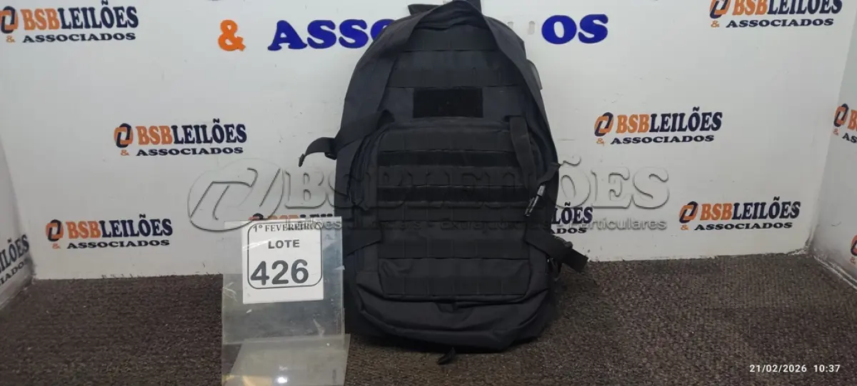 LOTE 426 - 01 MOCHILA NA COR PRETA. (NO ESTADO) ATENÇÃO! FAZER A VISITAÇÃO ANTES DE ARREMATAR, NÃO SABEMOS SE FUNCIONA, LEILÃO NÃO TEM GARANTIA E NEM DEVOLUÇÃO, SUJEITO A POSSÍVEIS AVARIAS VISÍVEIS/OCULTAS E/OU AUSÊNCIA DE COMPONENTES.