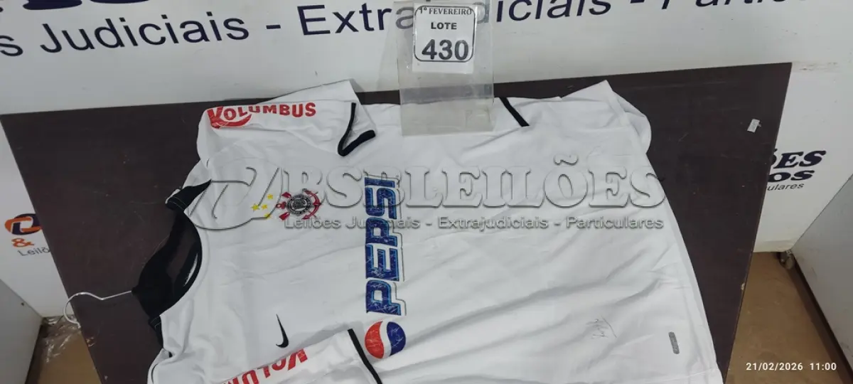 LOTE 430 - 01 CAMISA AUTOGRAFADA DO SPORT CLUB CORINTHIANS PAULISTA. (NO ESTADO) ATENÇÃO! FAZER A VISITAÇÃO ANTES DE ARREMATAR, NÃO SABEMOS SE FUNCIONA, LEILÃO NÃO TEM GARANTIA E NEM DEVOLUÇÃO, SUJEITO A POSSÍVEIS AVARIAS VISÍVEIS/OCULTAS E/OU AUSÊNCIA DE COMPONENTES.