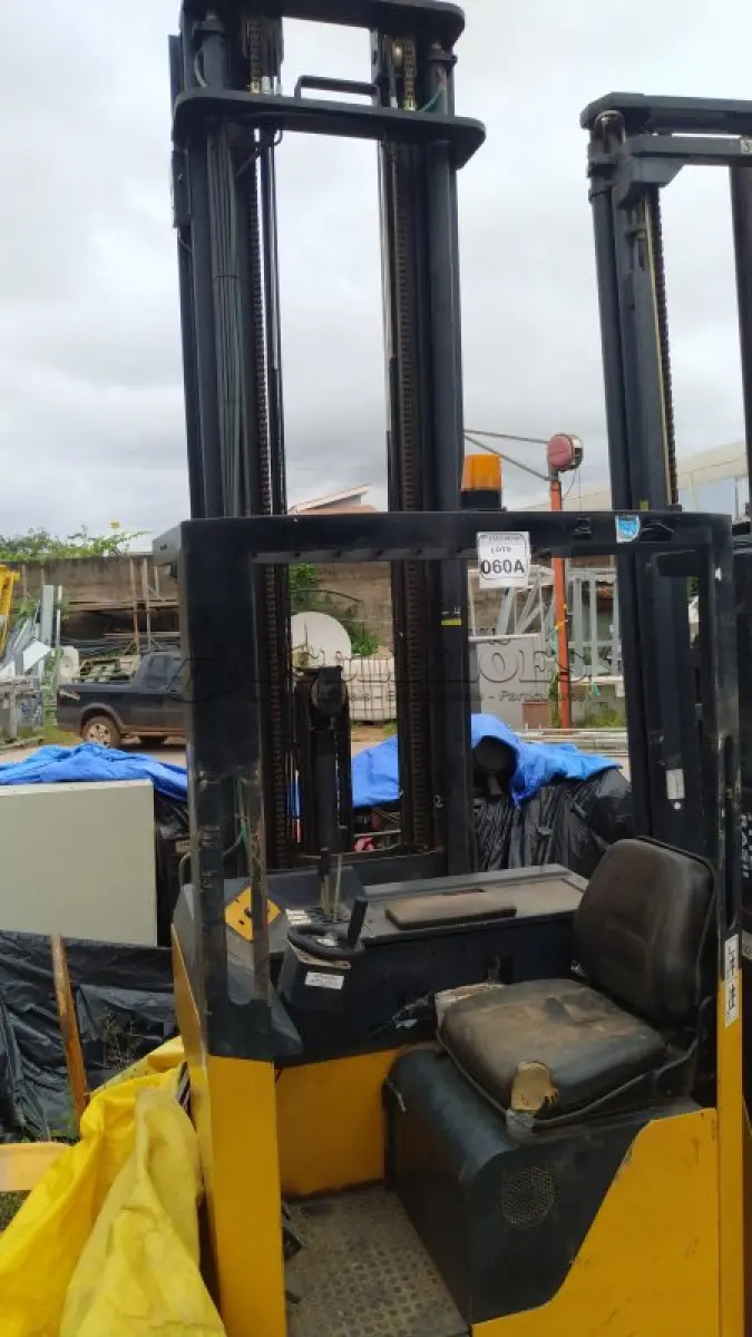LOTE 060A - 01 EMPILHADEIRA ELÉTRICA MODELO EPR0S1682 MARCA ELETRAC. (NO ESTADO) ATENÇÃO! FAZER A VISITAÇÃO ANTES DE ARREMATAR, NÃO SABEMOS SE FUNCIONA, LEILÃO NÃO TEM GARANTIA E NEM DEVOLUÇÃO, SUJEITO A POSSÍVEIS AVARIAS VISÍVEIS/OCULTAS E/OU AUSÊNCIA DE COMPONENTES.