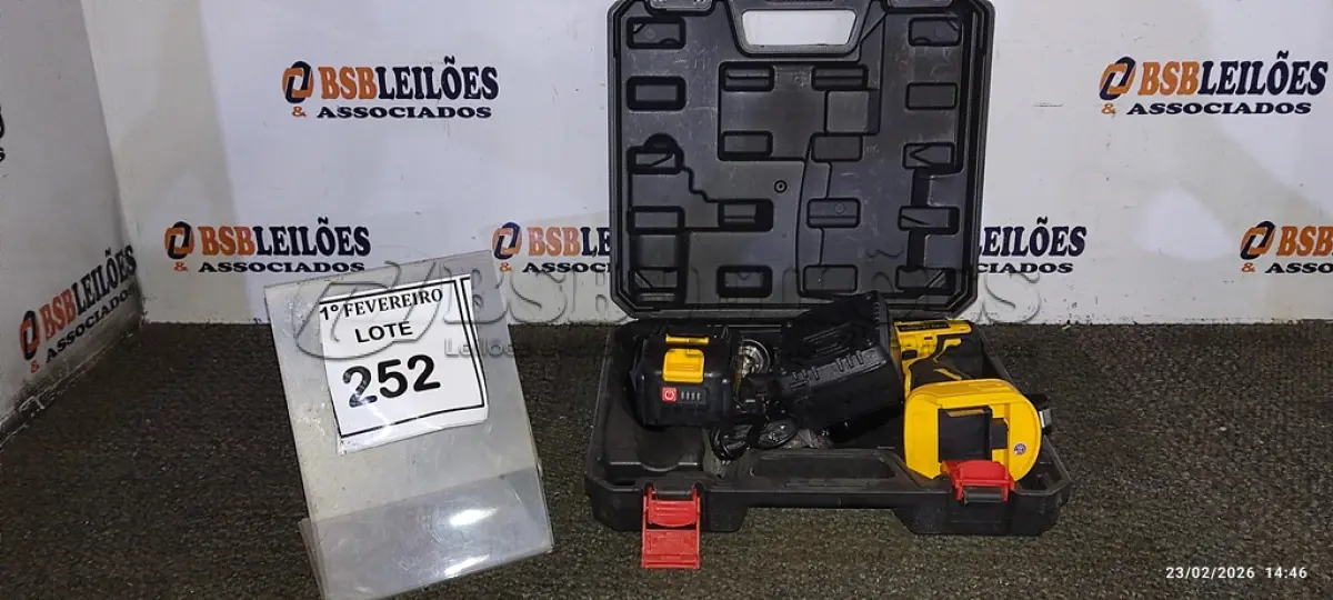 LOTE 252 - 01 CHAVE DE IMPACTO 48V A BATERIAS COM MALETA E ACESSÓRIOS (PRODUTO NOVO). (NO ESTADO) ATENÇÃO! FAZER A VISITAÇÃO ANTES DE ARREMATAR, NÃO SABEMOS SE FUNCIONA, LEILÃO NÃO TEM GARANTIA E NEM DEVOLUÇÃO, SUJEITO A POSSÍVEIS AVARIAS VISÍVEIS/OCULTAS E/OU AUSÊNCIA DE COMPONENTES.