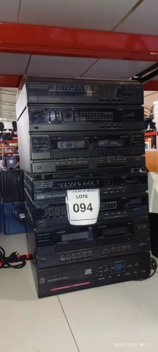 LOTE 094 - 02 APARELHOS DE SOM 3X1 MARCA CCE. (NO ESTADO) ATENÇÃO! FAZER A VISITAÇÃO ANTES DE ARREMATAR, NÃO SABEMOS SE FUNCIONA, LEILÃO NÃO TEM GARANTIA E NEM DEVOLUÇÃO, SUJEITO A POSSÍVEIS AVARIAS VISÍVEIS/OCULTAS E/OU AUSÊNCIA DE COMPONENTES.